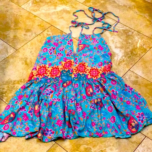 - - Beautiful backless dress/ coverup  NWT - Picture 1 of 5